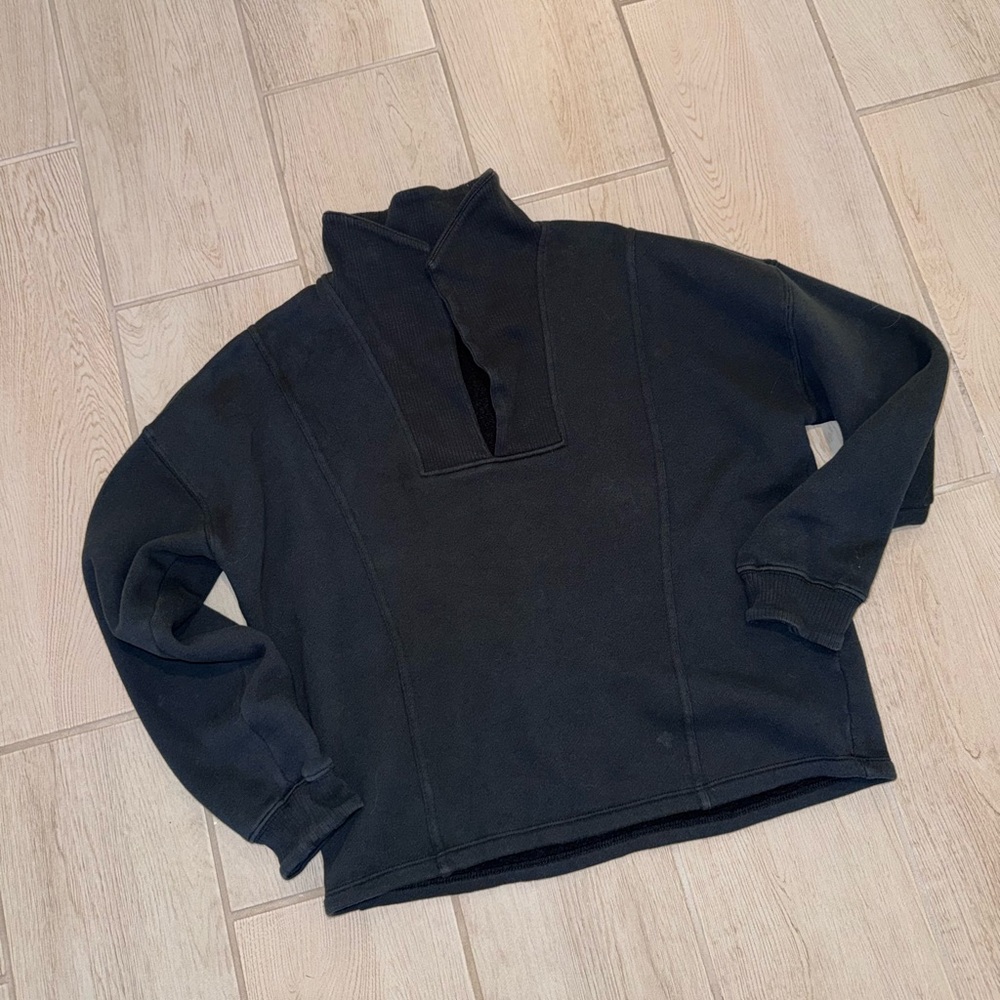 Black sweatshirt